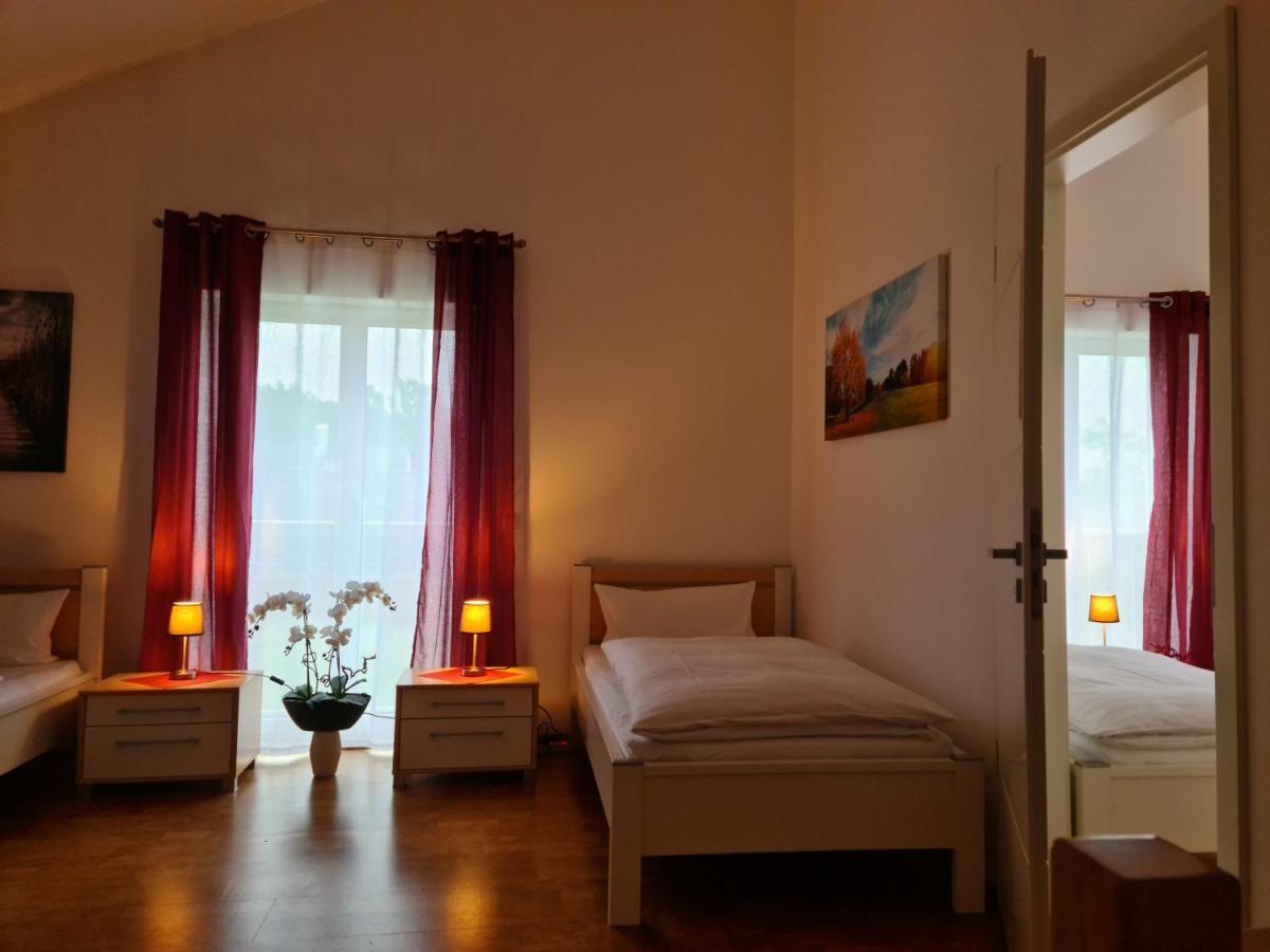 Apartment Gaestehaus Staudenschloss Mickhausen Ngoại thất bức ảnh
